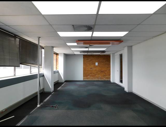 4,664M² OFFICE TO LET IN FERNDALE